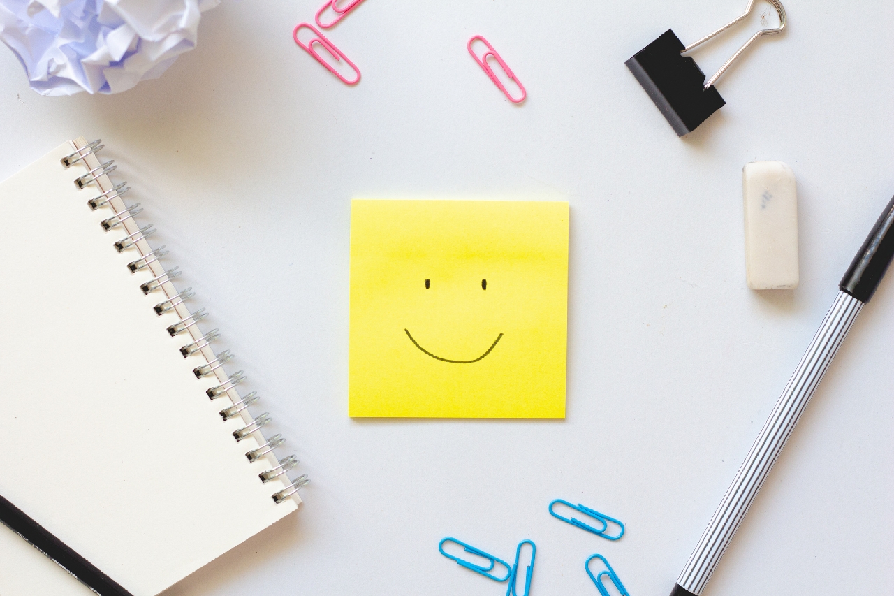 Image of post-it note with a smiley face