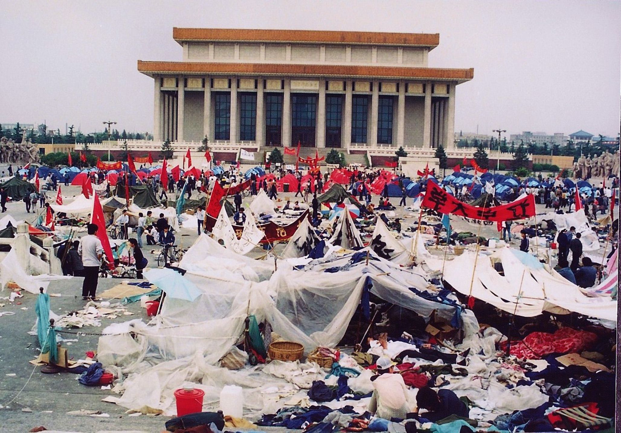 События в китае. Китай площадь Тяньаньмэнь 1989. Площадь Тянь Ань Мынь 1989. События на площади Тяньаньмэнь 1989. Протесты на Тяньаньмэнь в 1989.