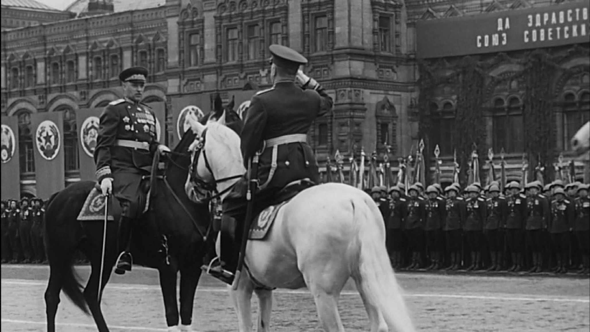 1 июня 1945 г. Жуков и Рокоссовский на параде Победы 1945. Маршал Рокоссовский на параде Победы 1945. Маршал Жуков на параде Победы 1945.